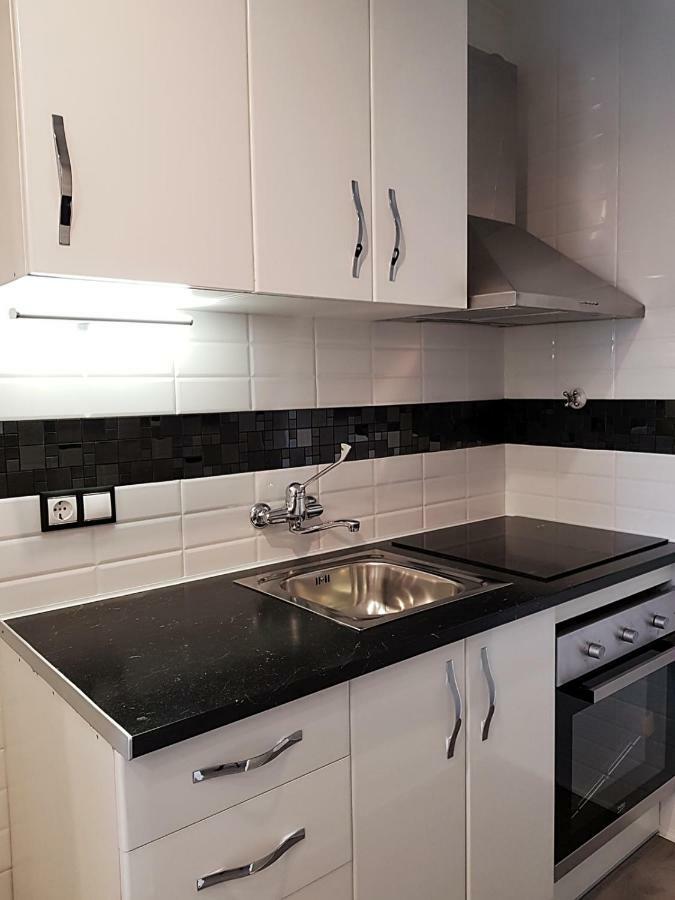 One Bedroom Flat In Fenals For 4 People Apartament *