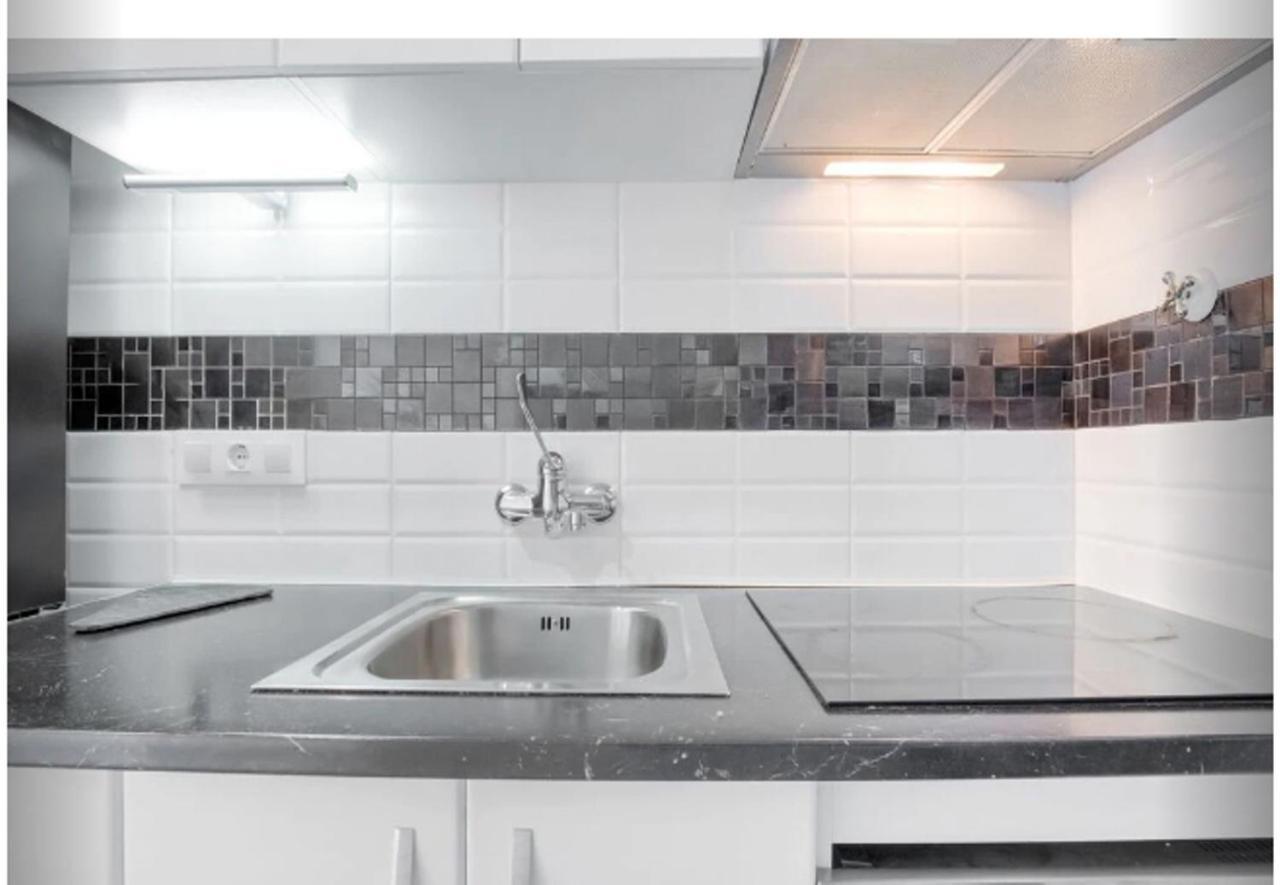 One Bedroom Flat In Fenals For 4 People Appartement